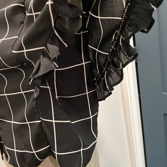 Black White Plaid Button Down Ruffle Sleeve Blouse SZ Medium - Picture 11 of 14